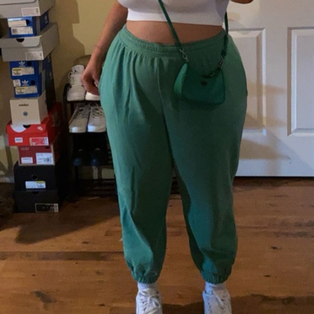 H&M Women’s Green Sweatpants